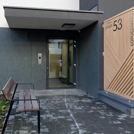 Lopuszanska With Parking Place By Renters * 华沙