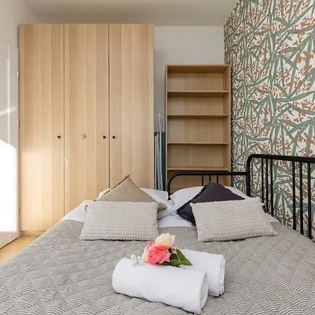 Lopuszanska With Parking Place By Renters 公寓