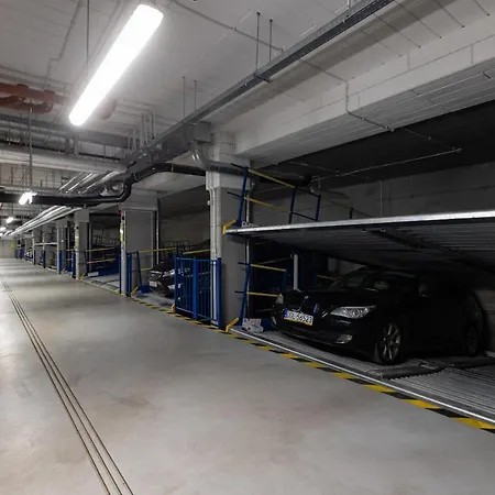 公寓 Lopuszanska With Parking Place By Renters 华沙