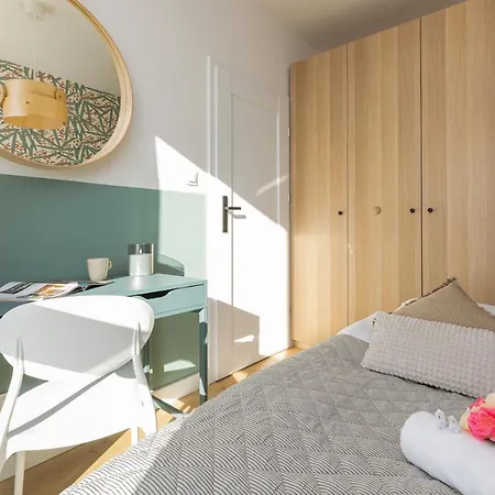 Lopuszanska With Parking Place By Renters