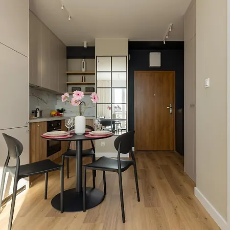 Apartment Lopuszanska With Parking Place By Renters Warsaw